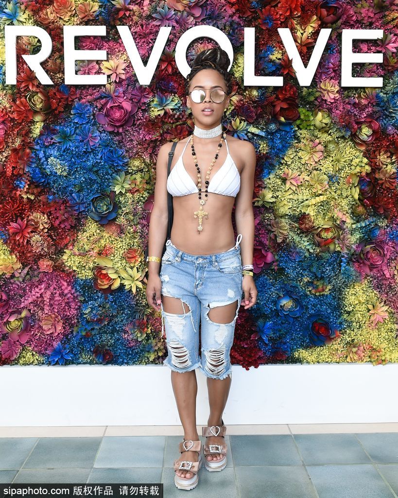 全美最盛大音樂節(jié)科切拉！盤點激情火辣內(nèi)衣上陣的潮人街拍