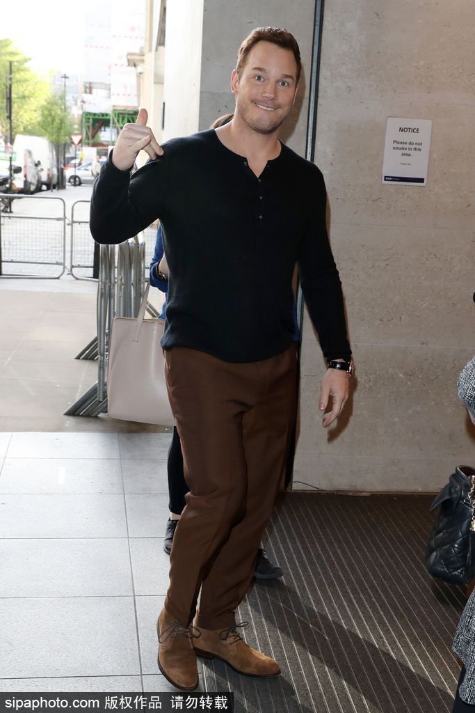 “星爵”克里斯·帕拉特出街 顏值在線表情鬼馬可愛(ài)