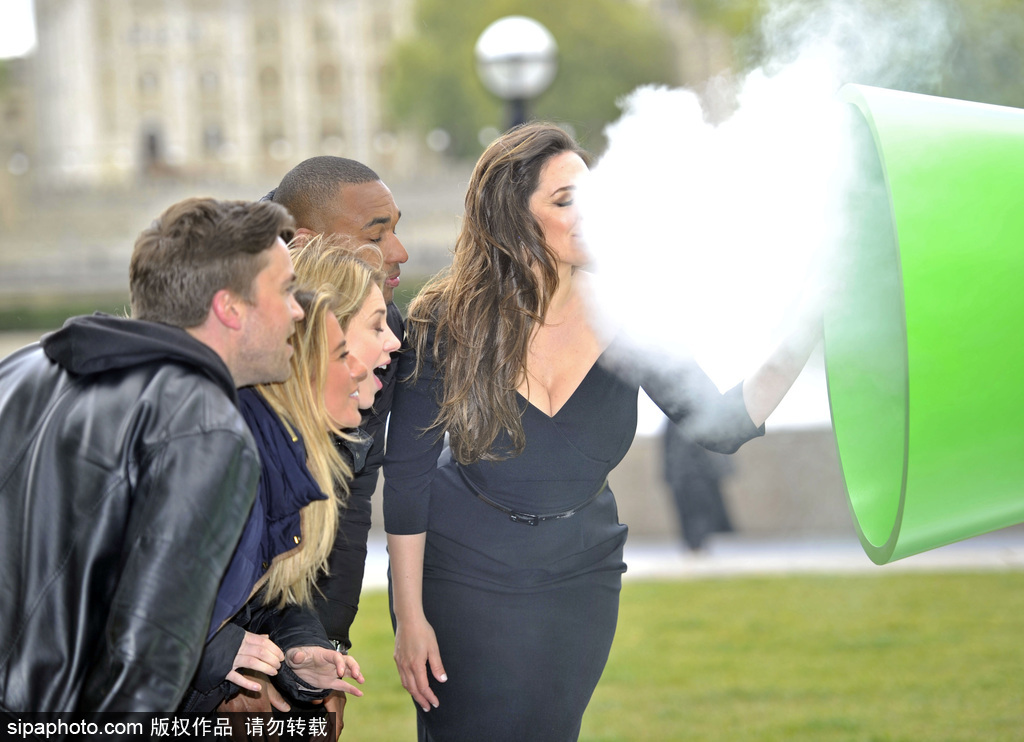 神奇！英國現(xiàn)巨型薯片機 可將薯片轉(zhuǎn)化成“味道云”