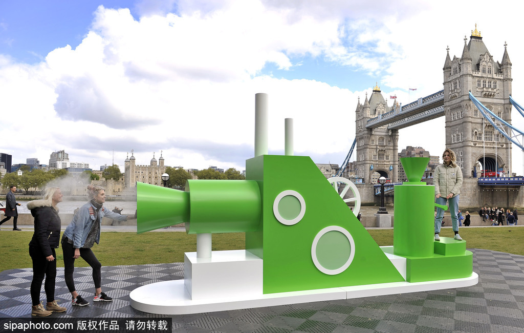 神奇！英國現巨型薯片機 可將薯片轉化成“味道云”