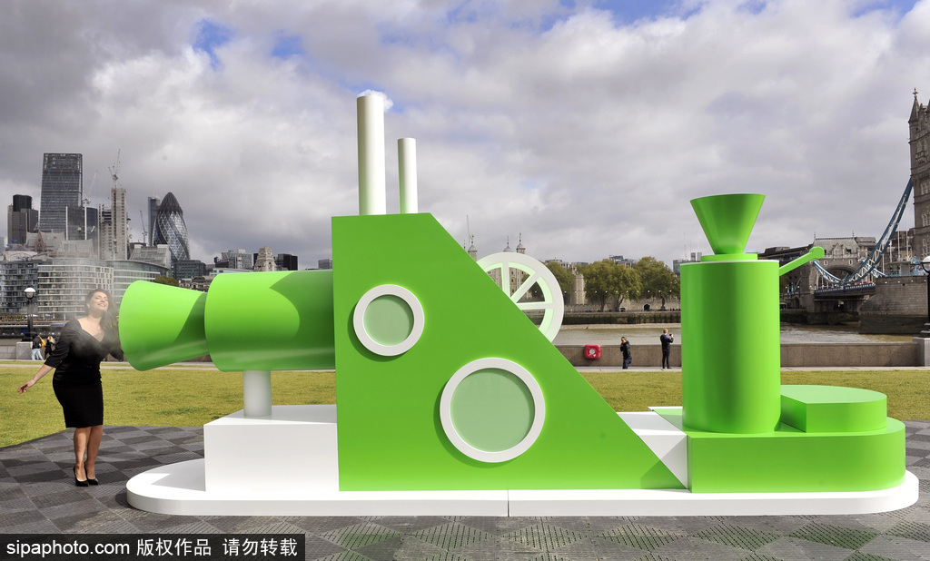 神奇！英國現巨型薯片機 可將薯片轉化成“味道云”