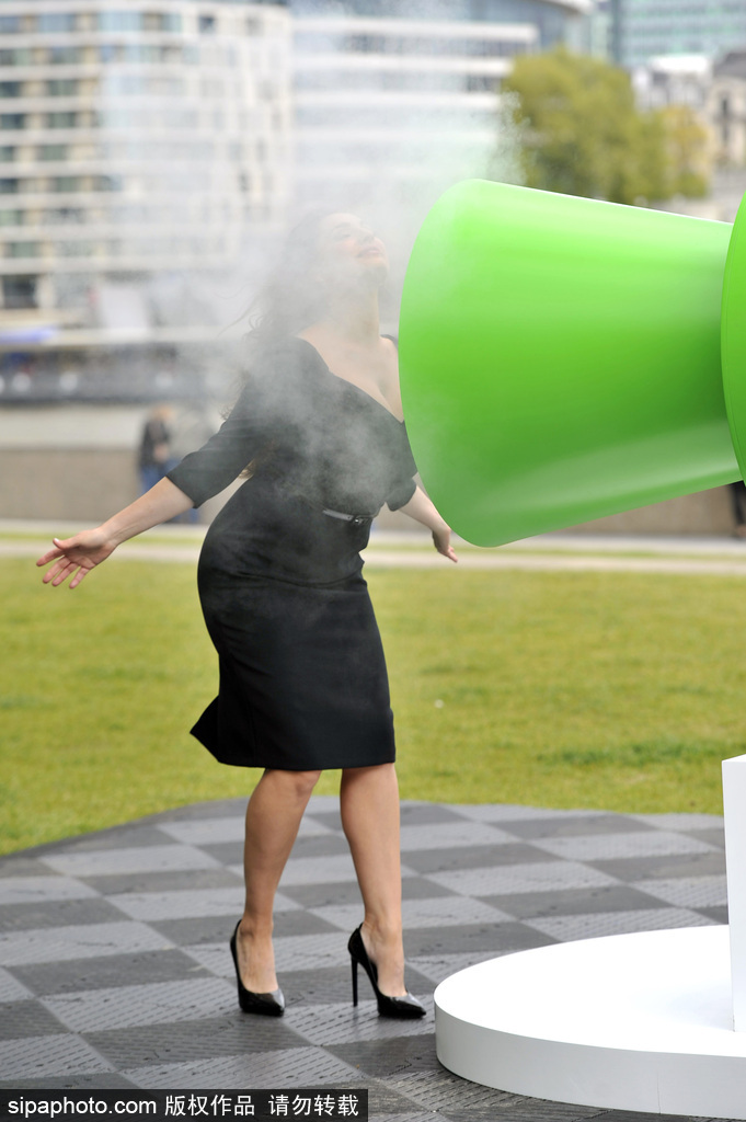 神奇！英國現巨型薯片機 可將薯片轉化成“味道云”