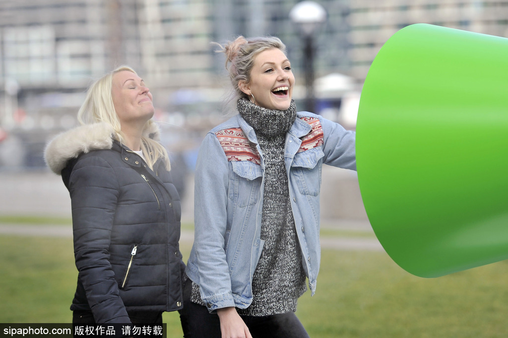 神奇！英國現巨型薯片機 可將薯片轉化成“味道云”