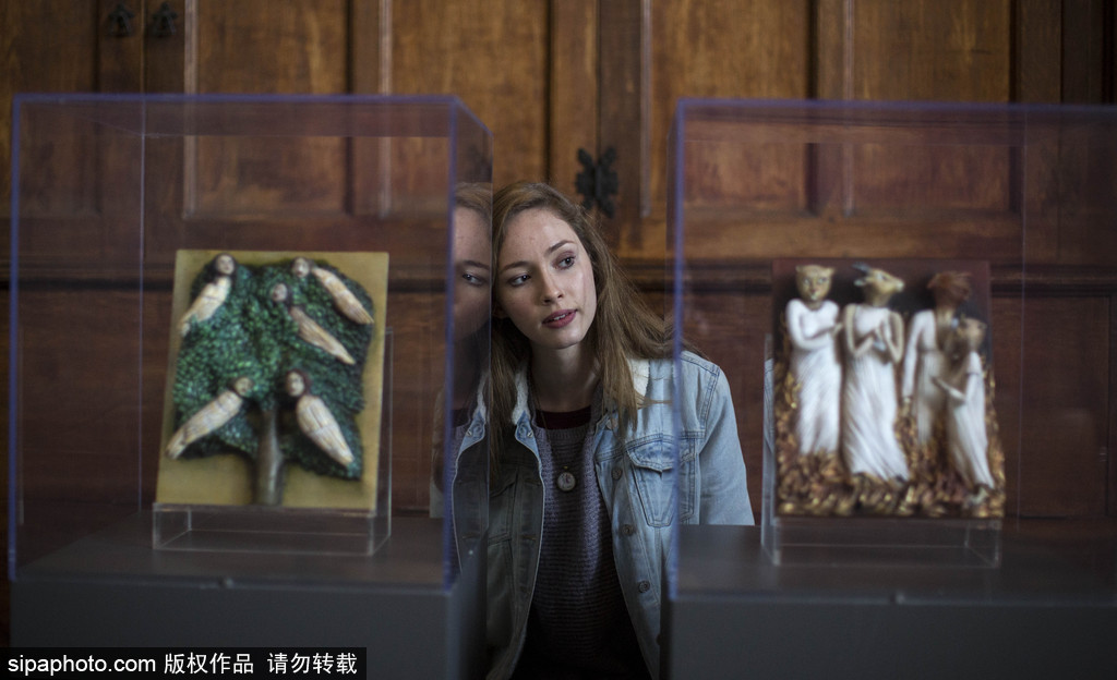 英國教堂舉行木雕藝術展 奇詭神秘仿若走進木偶城堡