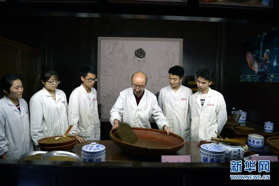 老字號(hào)“匠心”之美——勞動(dòng)節(jié)尋找中國(guó)百年“質(zhì)”造的底蘊(yùn)