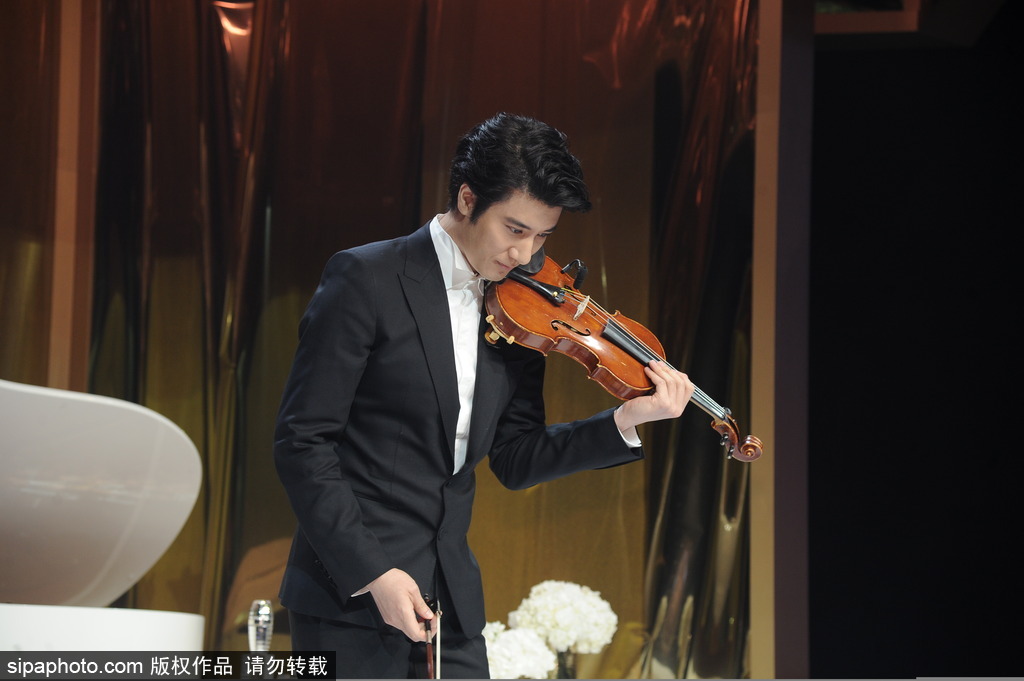 王力宏欲嘗試做導(dǎo)演 現(xiàn)場(chǎng)感恩愛(ài)人的支持