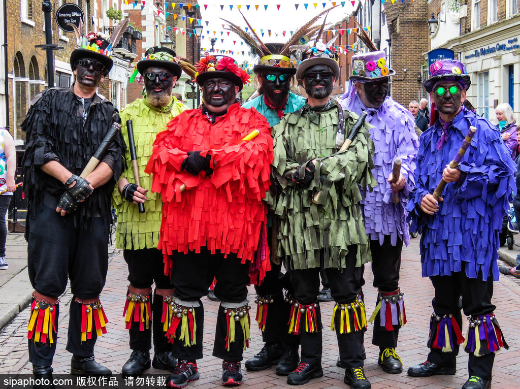 當你光鮮亮麗地過五一時 英國人在灰頭土臉地掃煙囪 探訪英國“掃煙囪節”