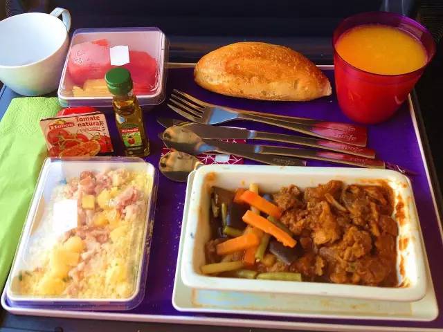 厭倦了國內(nèi)高鐵餐?來看看“別人家的盒飯”長啥樣