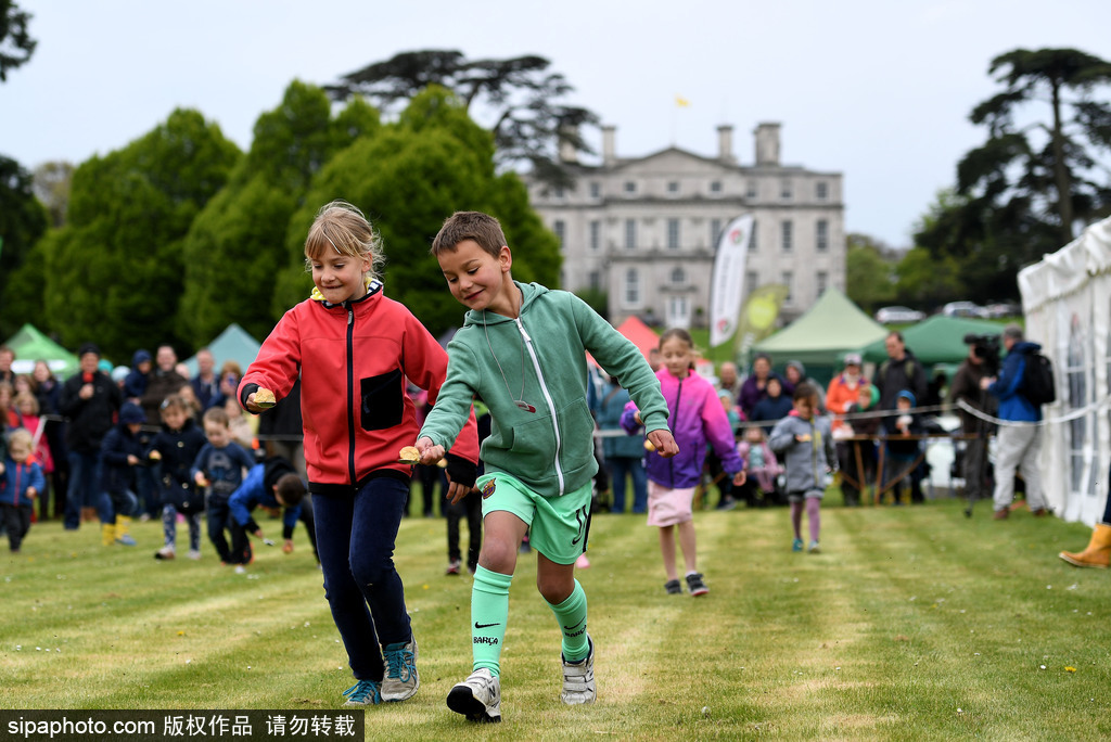 腐國人民真歡樂！多塞特郡舉行扔面包比賽
