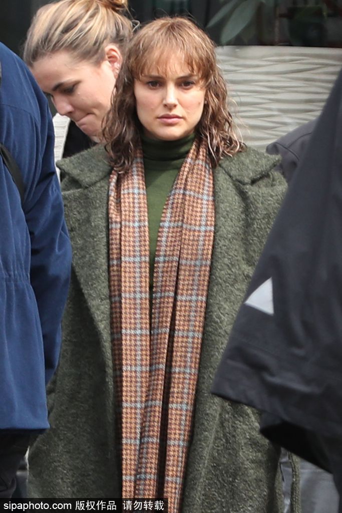 娜塔麗·波特曼產后現身拍電影 裹大衣遮身材面部略憔悴