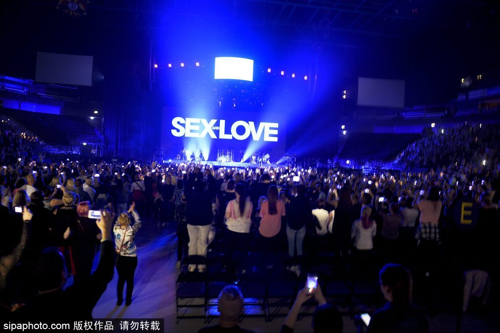 “情歌王子”安立奎演唱會 活力四射hold住全場
