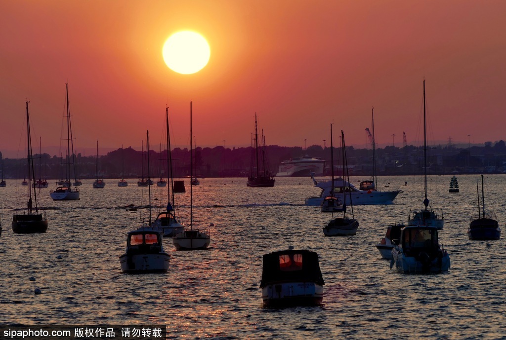 英國多塞特海邊落日 日光昏黃寧靜絕美