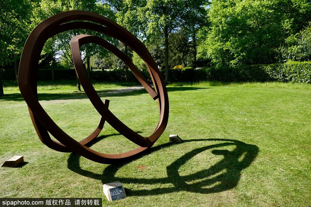 不確定的對(duì)角線 雕塑藝術(shù)家Bernar Venet展覽