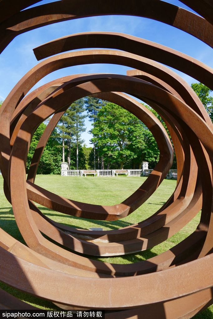 不確定的對角線 雕塑藝術(shù)家Bernar Venet展覽