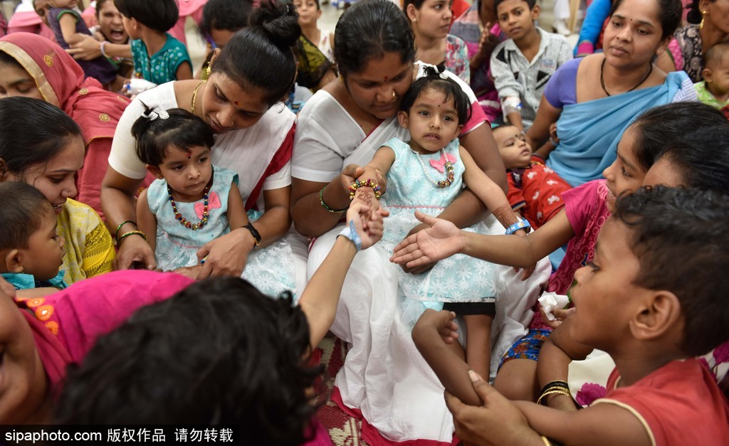 活下去就有希望 印度連體姐妹分離手術成功茁壯成長