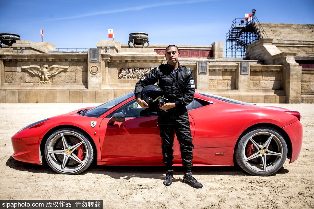 意大利最奇葩的賽事：馬車和法拉利比誰跑得快