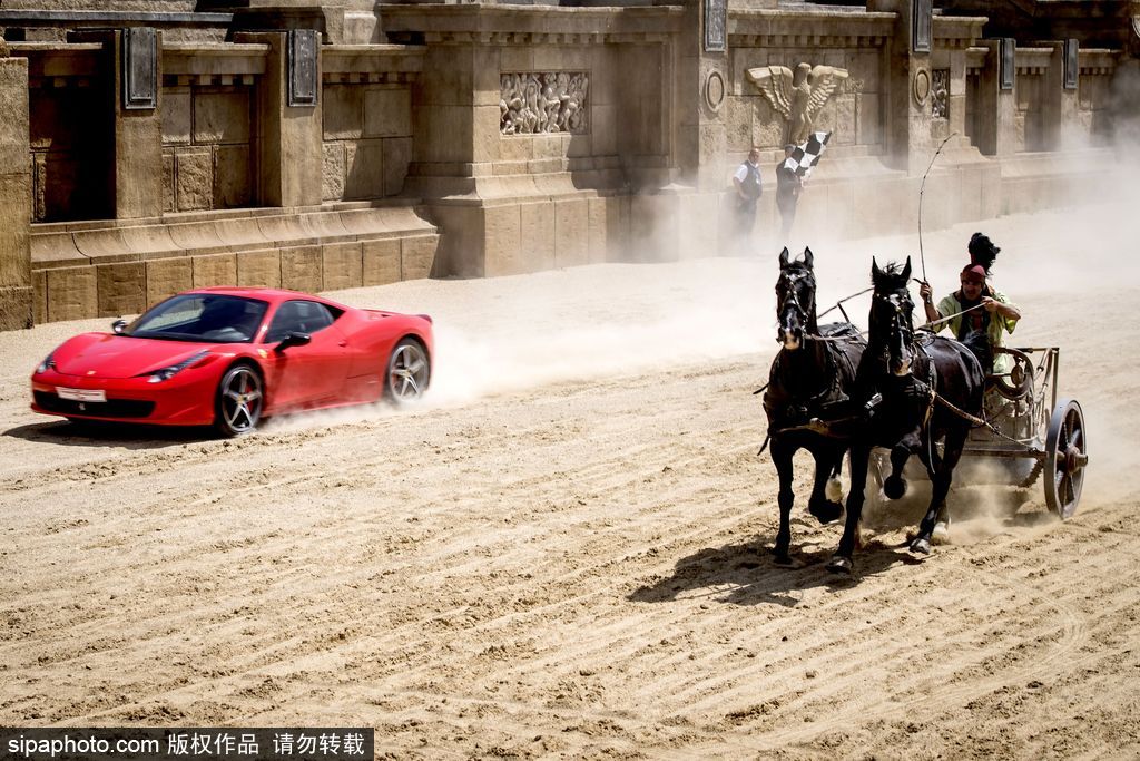意大利最奇葩的賽事：馬車和法拉利比誰(shuí)跑得快