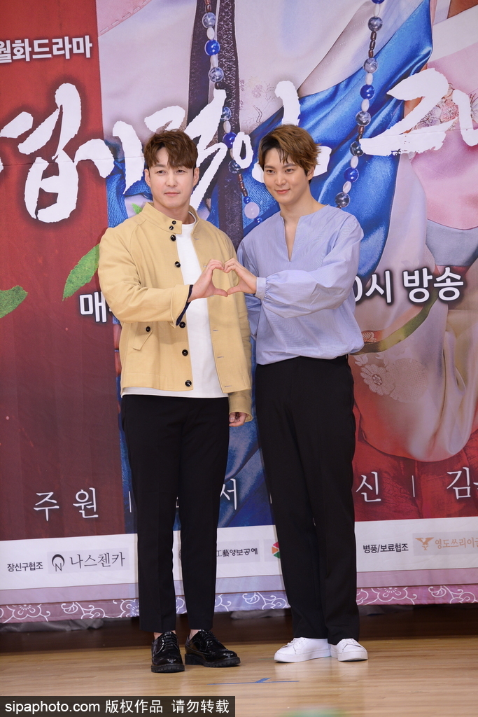 韓劇《我的野蠻女友》發(fā)布會(huì) 元?dú)饷滥兄茉慌前鼑u(mài)萌