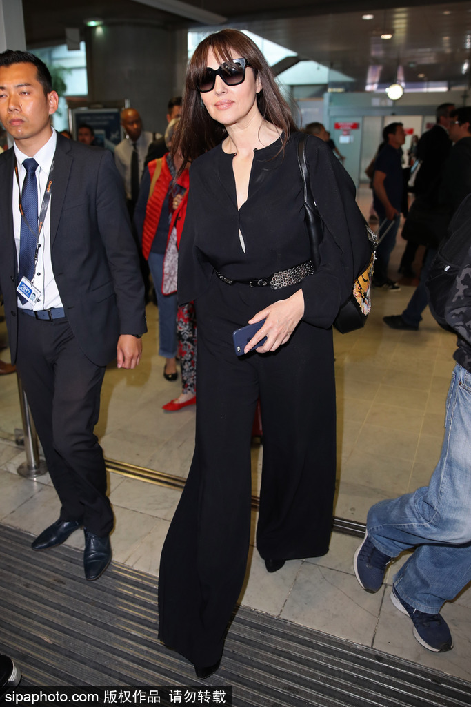 莫妮卡·貝魯奇抵達法國尼斯 將任戛納電影節(jié)司儀