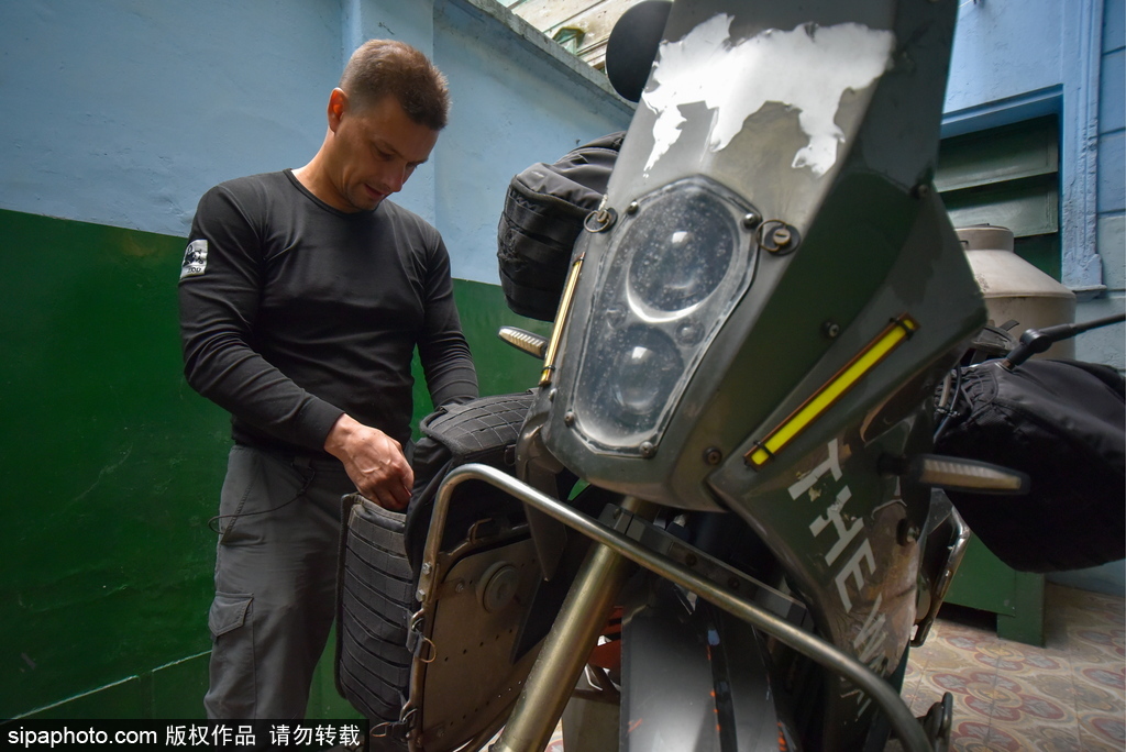 住在摩托車上的環球旅行 俄羅斯旅行家穿行62個國家