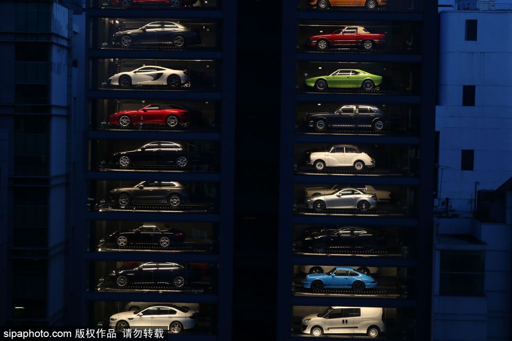 投幣買豪車！新加坡現(xiàn)世界最高汽車自動售貨機達15層樓