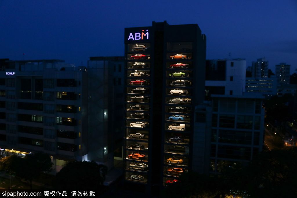 投幣買豪車！新加坡現世界最高汽車自動售貨機達15層樓