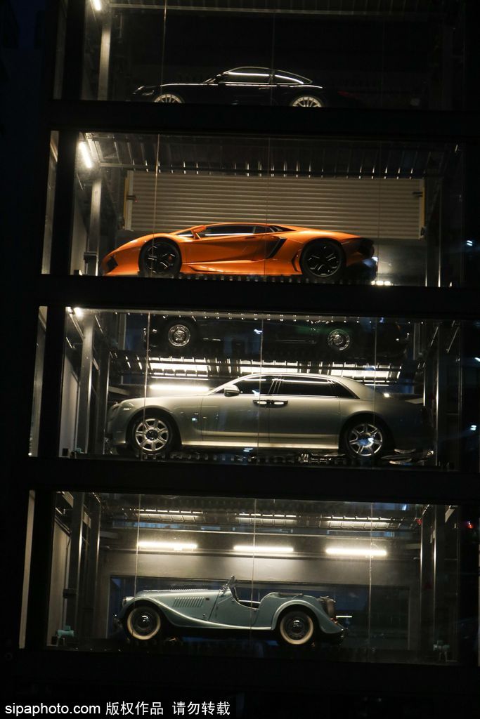 投幣買豪車！新加坡現世界最高汽車自動售貨機達15層樓