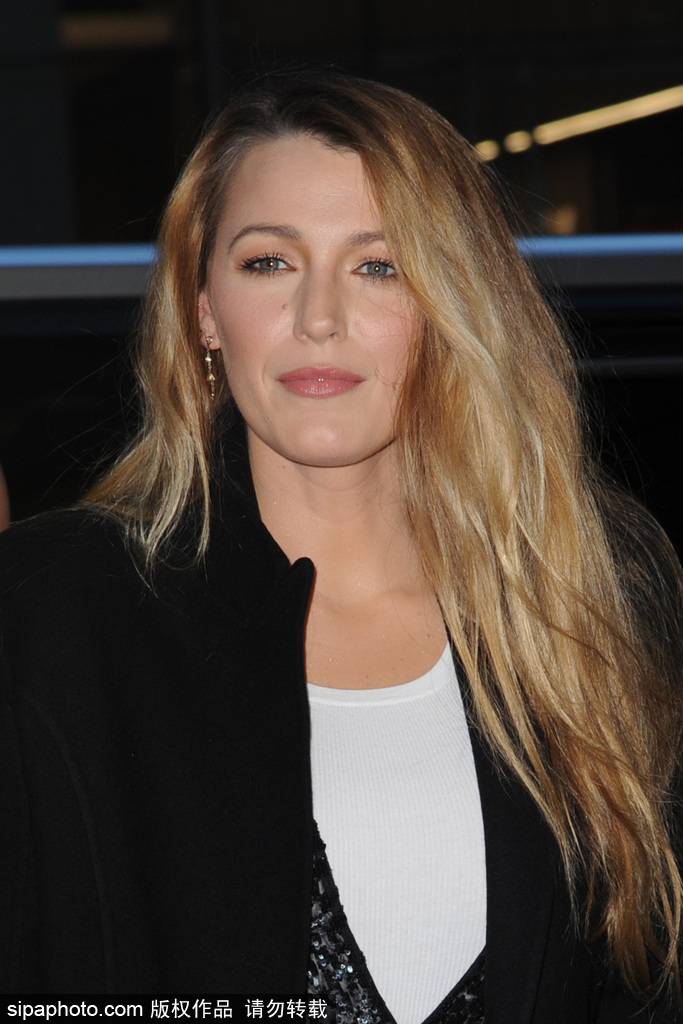 “緋聞女孩”布萊克·萊弗利二度當媽后 黑裝現身面容成熟