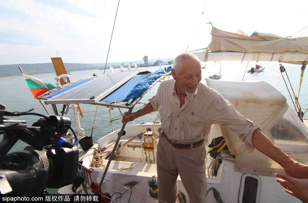 別再拿年齡當借口 八旬老人獨自完成環球航行像“英雄”一樣歸來