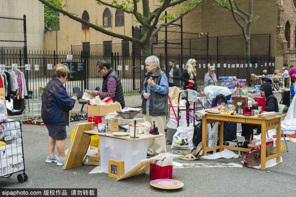 紐約民眾“淘寶”時節到來 年度跳蚤市場拉開帷幕