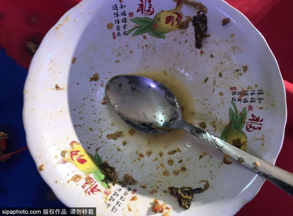 辣心！菲律賓舉辦吃辣椒大賽 參賽者體驗(yàn)7公斤辣椒奇葩菜