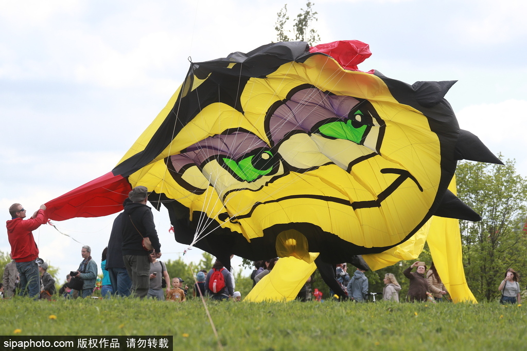 俄羅斯莫斯科舉行風箏節 五彩繽紛點綴藍天