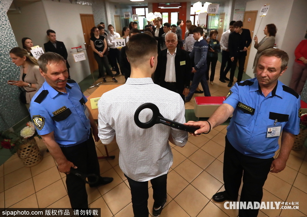 中國高考在即 看看俄羅斯高考現(xiàn)場什么樣