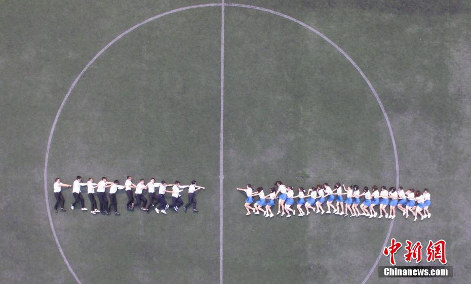 高校畢業季 江西學子航拍畢業照定格青春