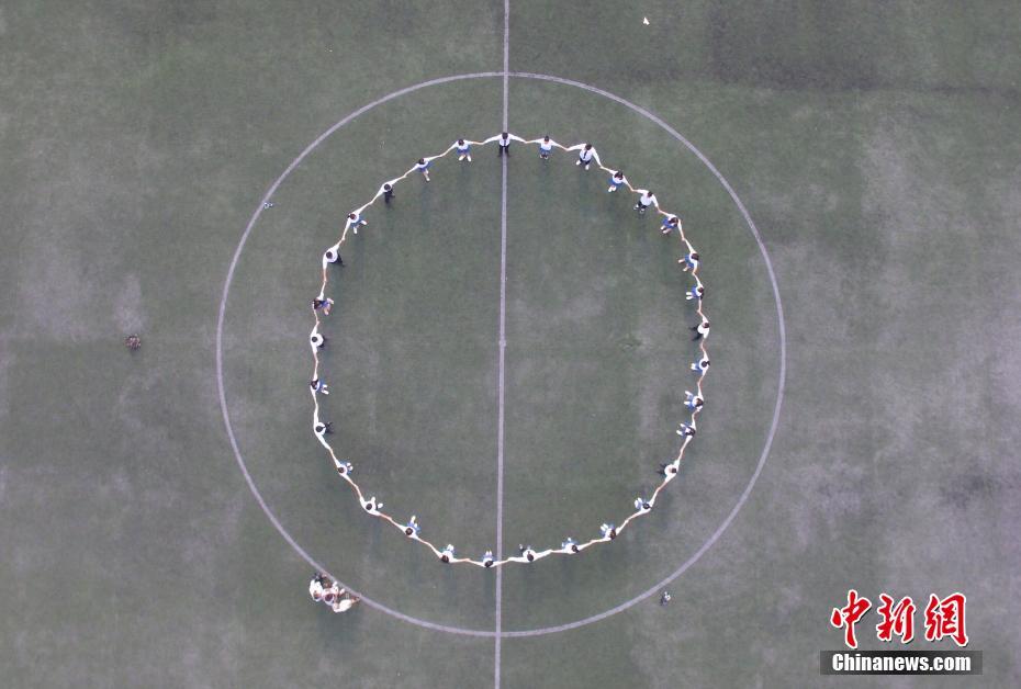 高校畢業季 江西學子航拍畢業照定格青春