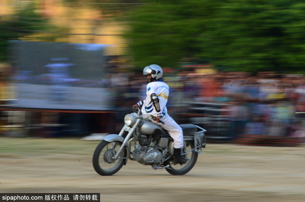 摩托大軍又開掛！印度 “Dare Devils”上演特技表演