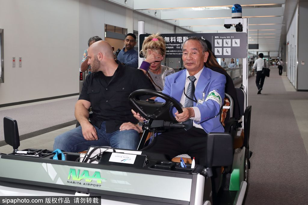 “小甜甜”布蘭妮抵日 打扮休閑難掩腿部緊實肌肉