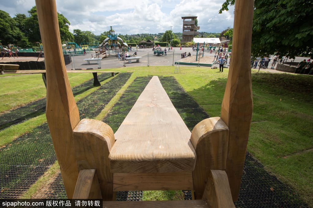 英國再現世界第一個兒童滑梯 距今九十多年竟沒有邊沿