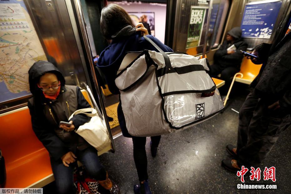 紐約科技范集裝箱農(nóng)場(chǎng) 通過(guò)光控種植蔬菜