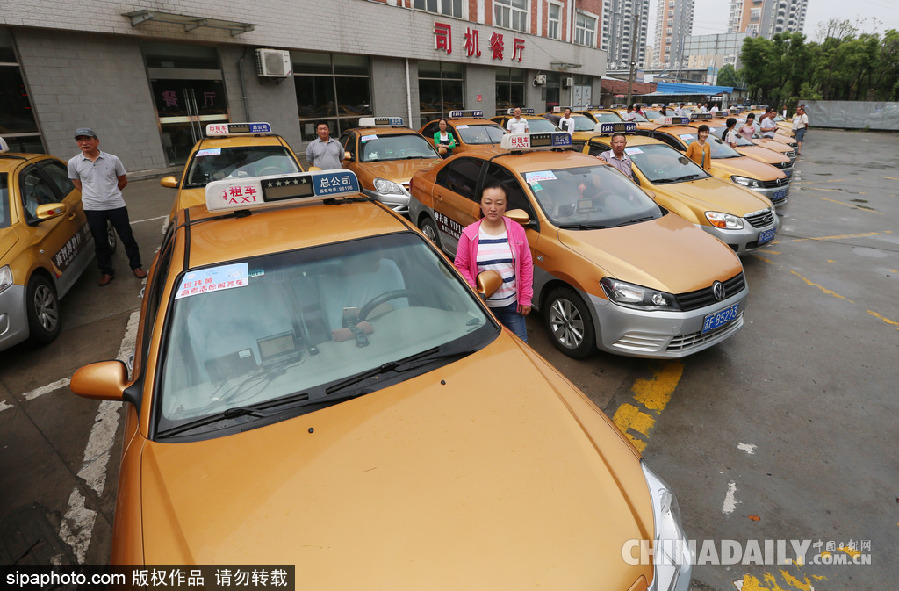 江蘇南通：百輛免費(fèi)接送考生 “愛心助考車”整裝待發(fā)