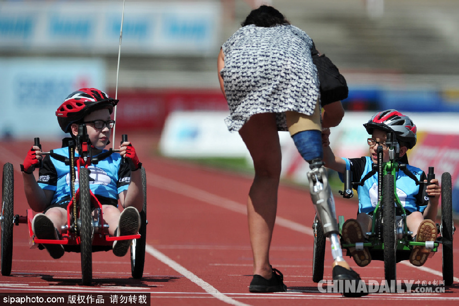 點燃生命之火 捷克舉行殘疾人田徑比賽助殘疾兒童享受運動樂趣