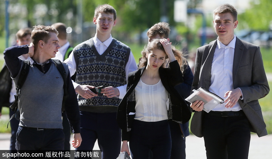 俄羅斯高考物理科目開考 探訪考試現(xiàn)場(chǎng)