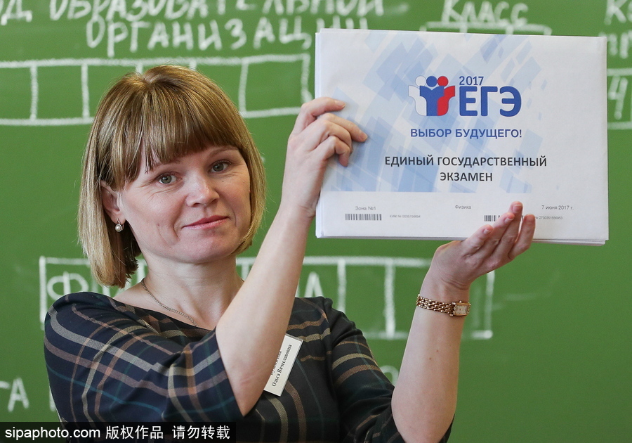 俄羅斯高考物理科目開考 探訪考試現場