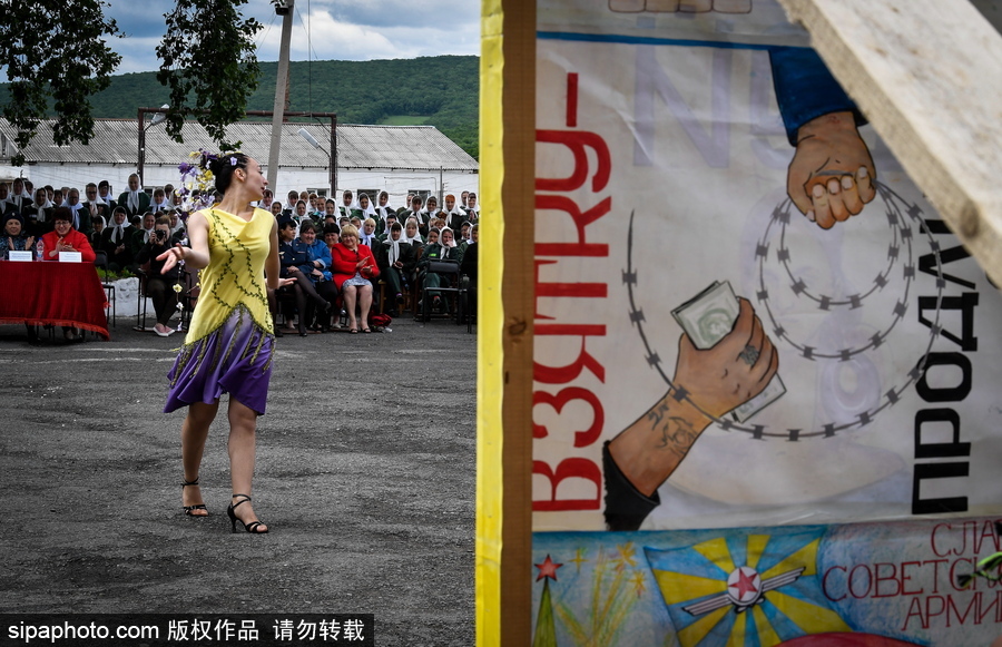 不輸超模！俄羅斯女子監獄舉行時裝秀