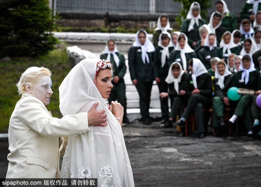 不輸超模！俄羅斯女子監獄舉行時裝秀