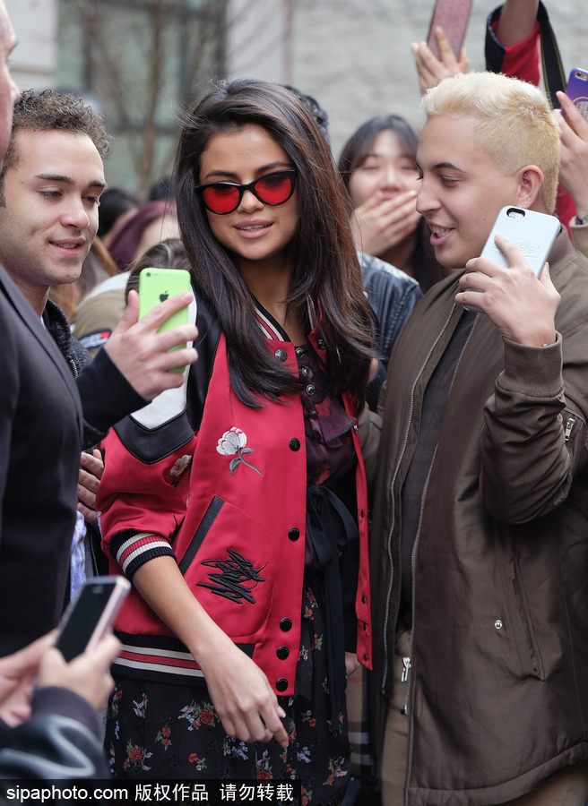 這個(gè)夏天想玩高逼格 就入手個(gè)彩色墨鏡吧！