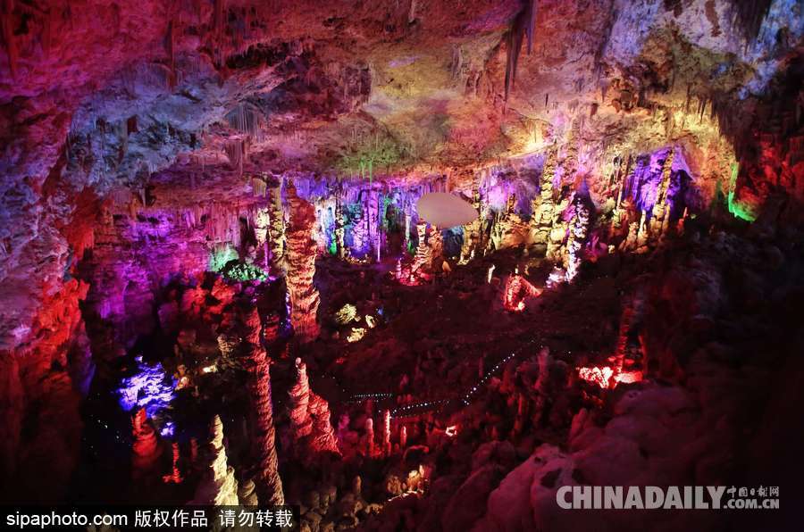 法國科學家研發新式飛艇 可在巖洞內自由滑翔