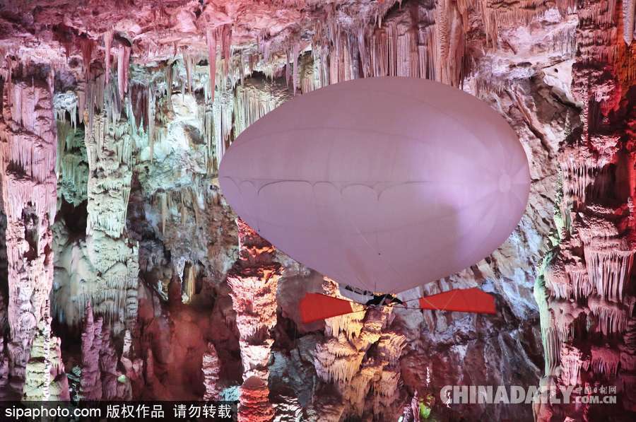 法國(guó)科學(xué)家研發(fā)新式飛艇 可在巖洞內(nèi)自由滑翔