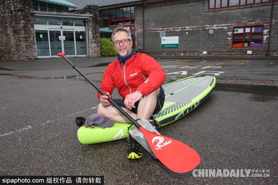 生活真是愜意！英國(guó)一男子每天劃船上班