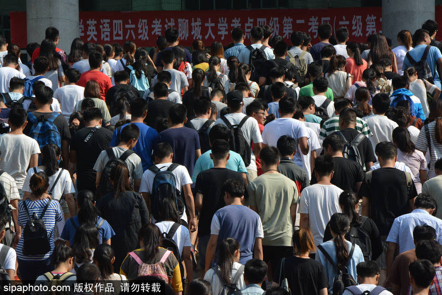山東聊城：2017全國大學英語四六級開考 場面火爆堪比“春運”現(xiàn)場